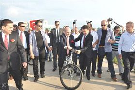 Bakan Bayraktar; “Rezerv ve özel proje alanlarında bisiklet yolu zorunlu”