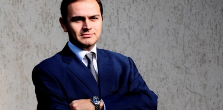 Barış Onay Kimdir?
