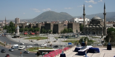 Kayseri Melikgazi’de satılık konut ve arsa
