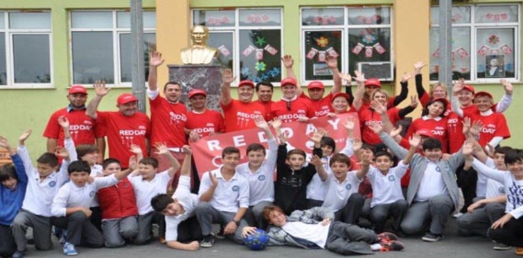 Keller Williams Red Day yardımı sunuyor