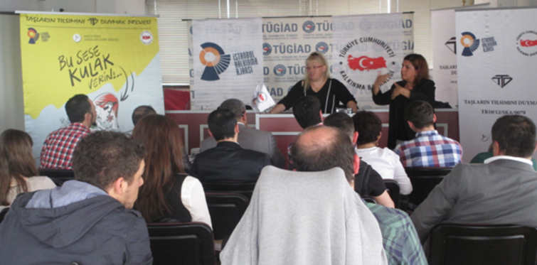 Taşların tılsımını işitme engelliler duyacak