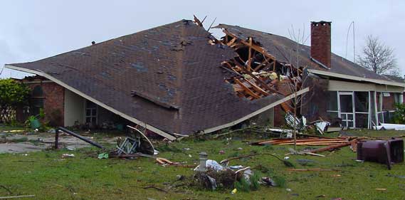 Şiddetli rüzgarın çatı tahribatı