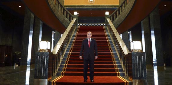 Der Spiegel son sayısında Cumhurbaşkanlığı Sarayı'na yer ayırdı