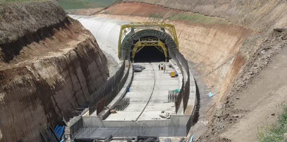 Bakü-Tiflis-Kars demiryolu projesi 2015'de tamamlanacak
