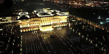 Cumhurbaşkanlığı Sarayı'nı milyonluk avizeler aydınlatıyor