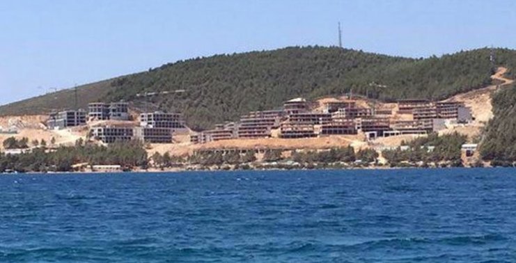 Yanan orman arazisine otel inşaatı meclis gündeminde