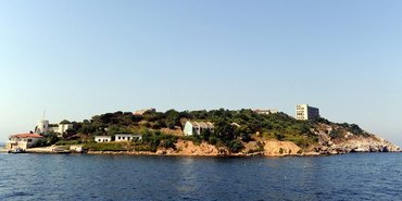 Yassıada'nın tarihi "projenin" altında kaldı