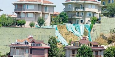Lüks sitelerde istinat duvarı davası