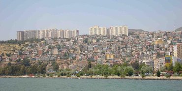 İzmir Bayraklı karma projelerle gelişiyor