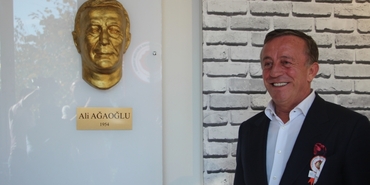 Ali Ağaoğlu Kabataş Lisesi'ne iki daire bağışladı