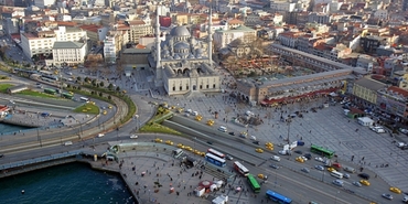 Eminönü'nün Pisa Kulesi: Her an çökebilir