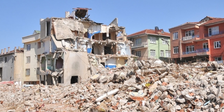 Riskli binalarda oturan kişi sayısı 1.5 milyon