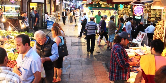 Tarihi Kadıköy Çarşısı esnafını kira yasası bitirdi