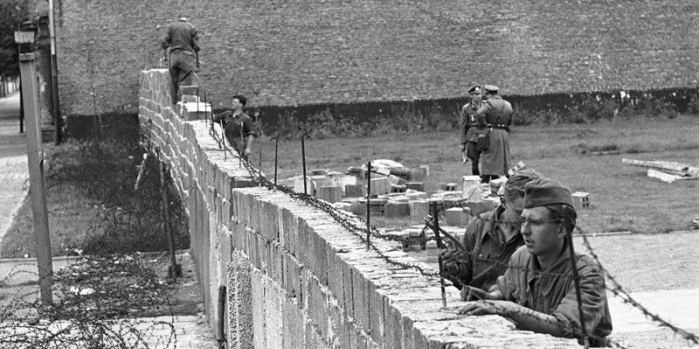 Berlin Duvarı hangi tarihte yıkılmıştır? 