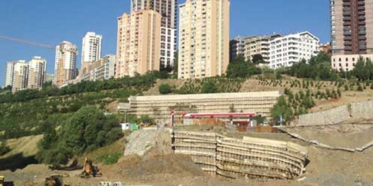 Ankara'da yol değil, Büyükşehir Belediyesi çöktü
