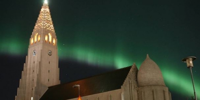 İzlanda'nın başkenti Reykjavik karanlığa büründü