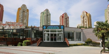 Başakşehir'in büyük park yatırımı hizmete açıldı