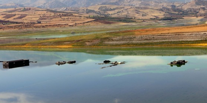Kuraklığın vurduğu kentte asırlık köy açığa çıktı