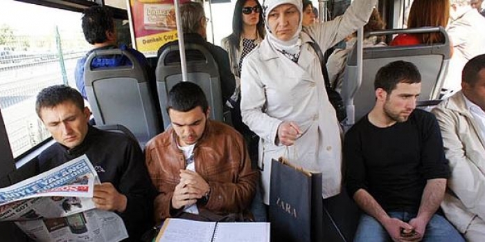 Uzmanlaşan metrobüs yolcularından tüyolar: Hedefe kitlenin