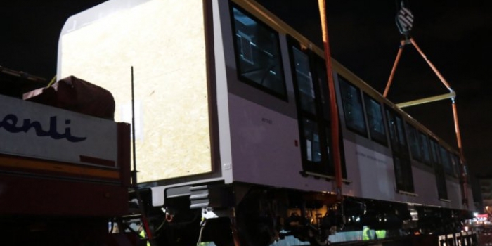 Üsküdar Çekmeköy metro hattının vagonları indirildi
