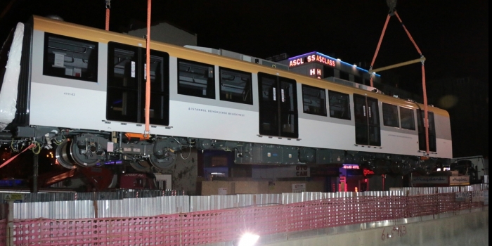 Üsküdar Çekmeköy metro hattının vagonları indirildi