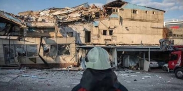 Beyoğlu'nda bina çöktü: 2 yaralı