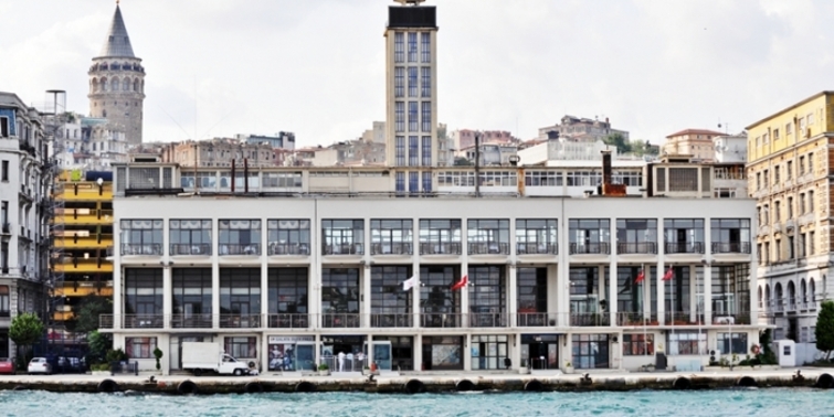 Tarihi Karaköy Yolcu Salonu yıkıldı