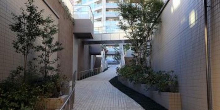 Tokyo'da market çatısına köy kuruldu