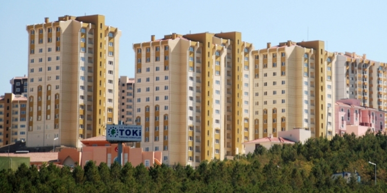 Sivas Akıncılar Toki Evleri'nde sözleşme imzalamaları başladı
