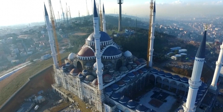 Çamlıca Camii'nin açılışı ertelendi