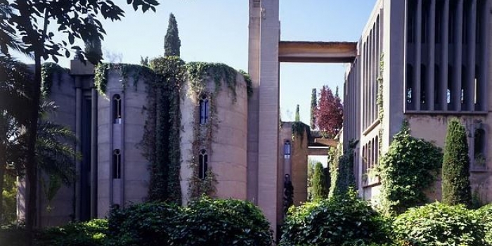 Eski çimento fabrikasını eve dönüştüren İspanyol mimar