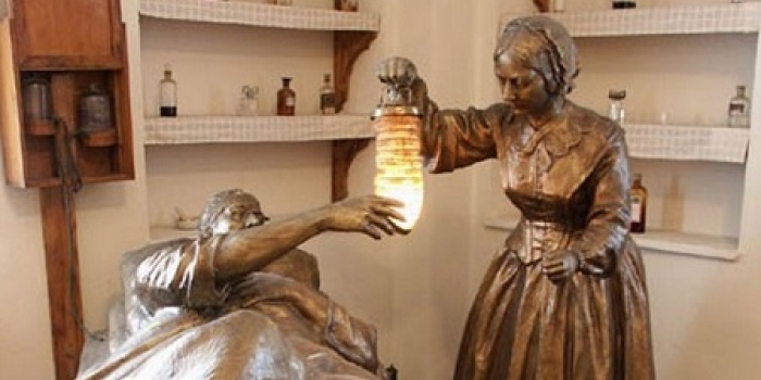 Selimiye Kışlası ve Lambalı Kadın Florence Nightingale