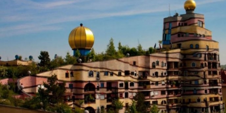 Hundertwasser'in tasarladığı Spiral Orman