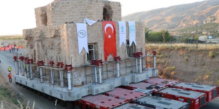 Hasankeyf'teki Artuklu Hamamı'nın taşınma işlemi başladı