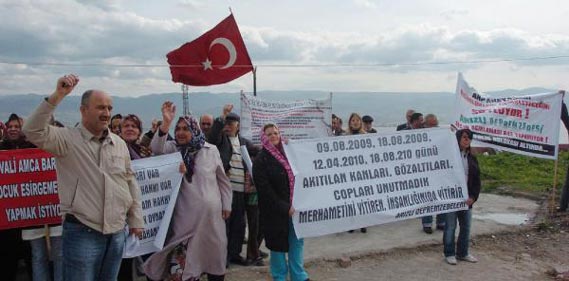 İzmitli Depremzedeler 'ihbarnamelere' büyük tepki göstermişti İzmitli Depremzedeler 'ihbarnamelere' büyük tepki göstermişti