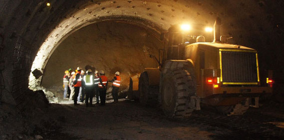 Ilgaz Tüneli Çalışmaları'nın 2015'te tamamlanması planlanıyor Ilgaz Tüneli Çalışmaları'nın 2015'te tamamlanması planlanıyor