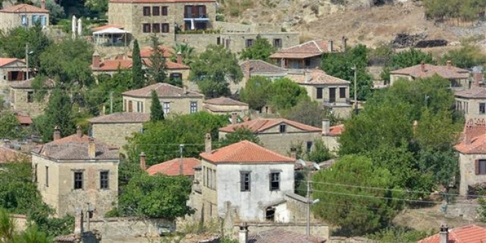 Adatepe Köyü'nde ev fiyatları İstanbul Boğazı'ndaki yalılarla yarışıyor