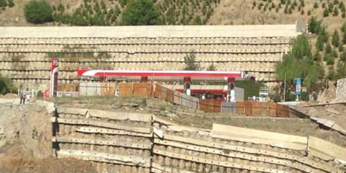 Ankara'da yol değil, Büyükşehir Belediyesi çöktü