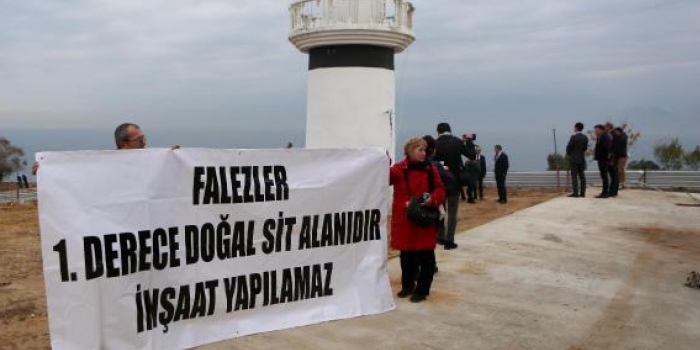 Antalya'nın tarihi feneri inşaatla sarıldı