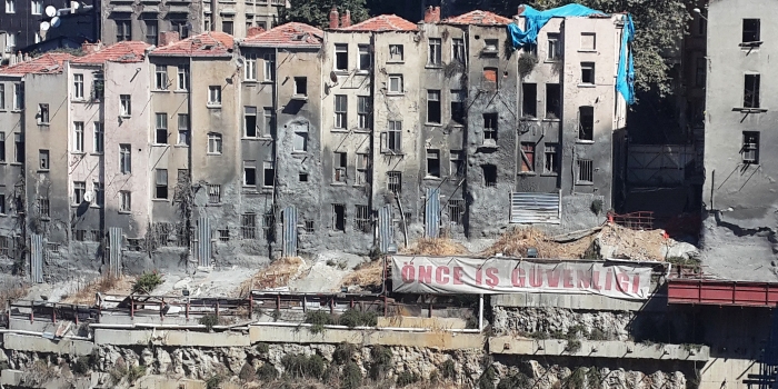 Avrupa'da yenileme, Türkiye'de yıkım