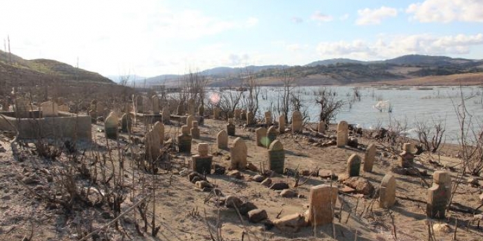 Baraj suları çekildi, 900 senelik köy açığa çıktı