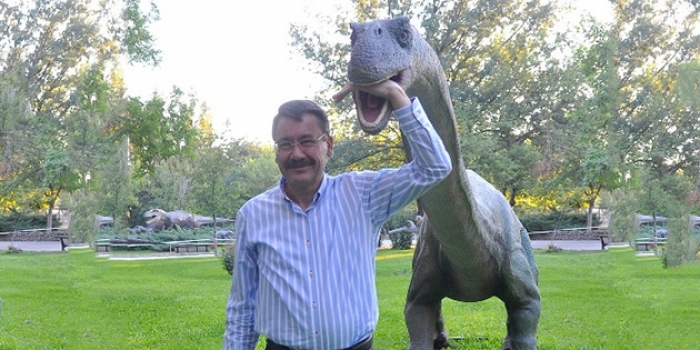 Bir devir kapandı: Melih Gökçek istifa etti