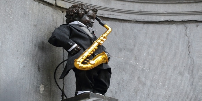 Brüksel'in Manneken Pis heykeli
