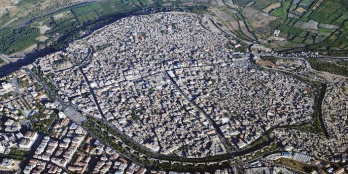 Diyarbakır Surları kaç kilometredir?