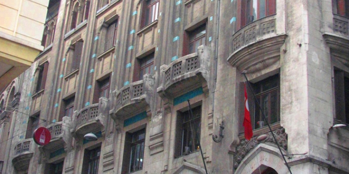 Galata'nın tarihi hanı satışa sunuldu