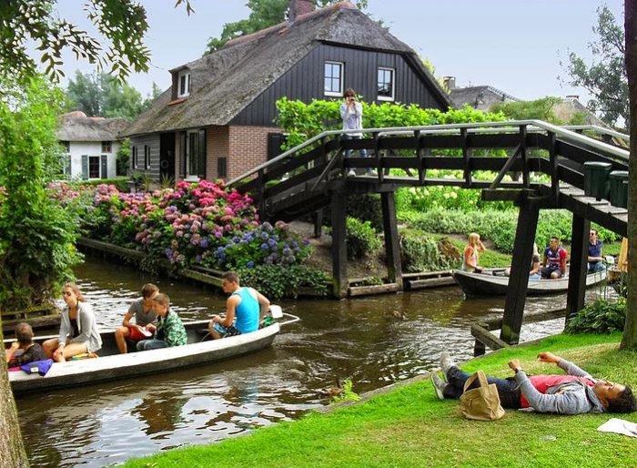 hollandanin-ruya-kasabasi-giethoorn-1445336959-5