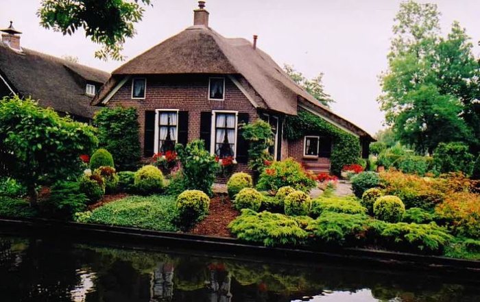 hollandanin-ruya-kasabasi-giethoorn-1445336959-8