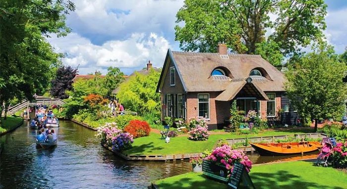 hollandanin-ruya-kasabasi-giethoorn-1445336959