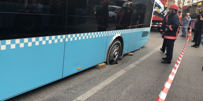 İstanbul'da yol çöktü!