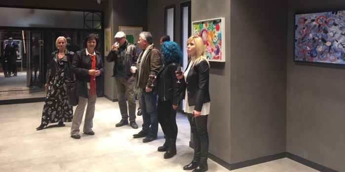 Mahal Bomonti İzmir'de aykırı resimler